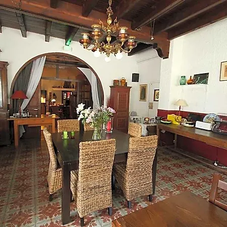 Alojamento de Acomodação e Pequeno-almoço L'auberge Catalane 3*