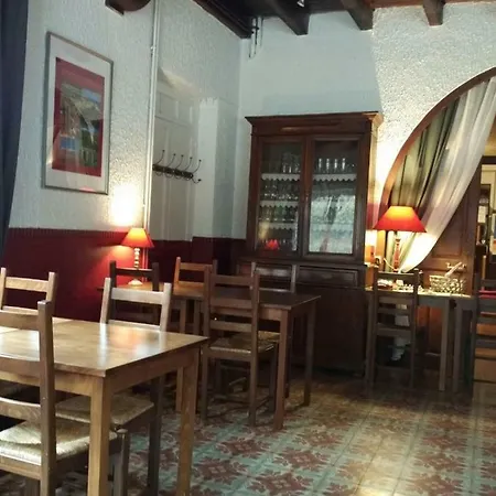 L'auberge Catalane לינה וארוחת בוקר 3*